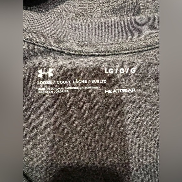 Under Armour heat gear women’s v neck tee shirt, large, gray. - Picture 2 of 2